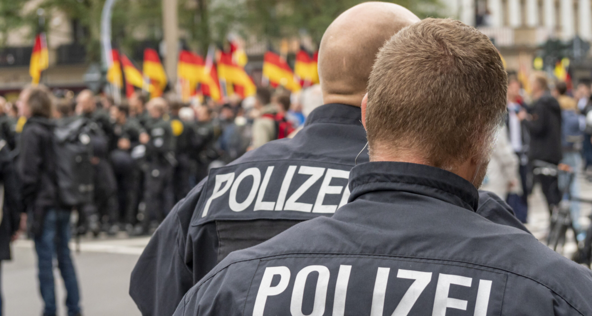 Das Devà-vu des brauen Ungeistes
Bildquelle: AdopeStock – Urheber: Animaflora Das Devà-vu des brauen Ungeistes
Bildquelle: AdopeStock – Urheber: Animaflora