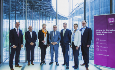 Vorstand und Geschäftsführung der ASW West mit Innenminister Herbert ReulFoto (© ASW West)