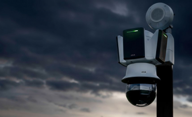 Radar trifft PTZ: Axis erweitert Perimeterschutz mit KI-Radar-Kameras